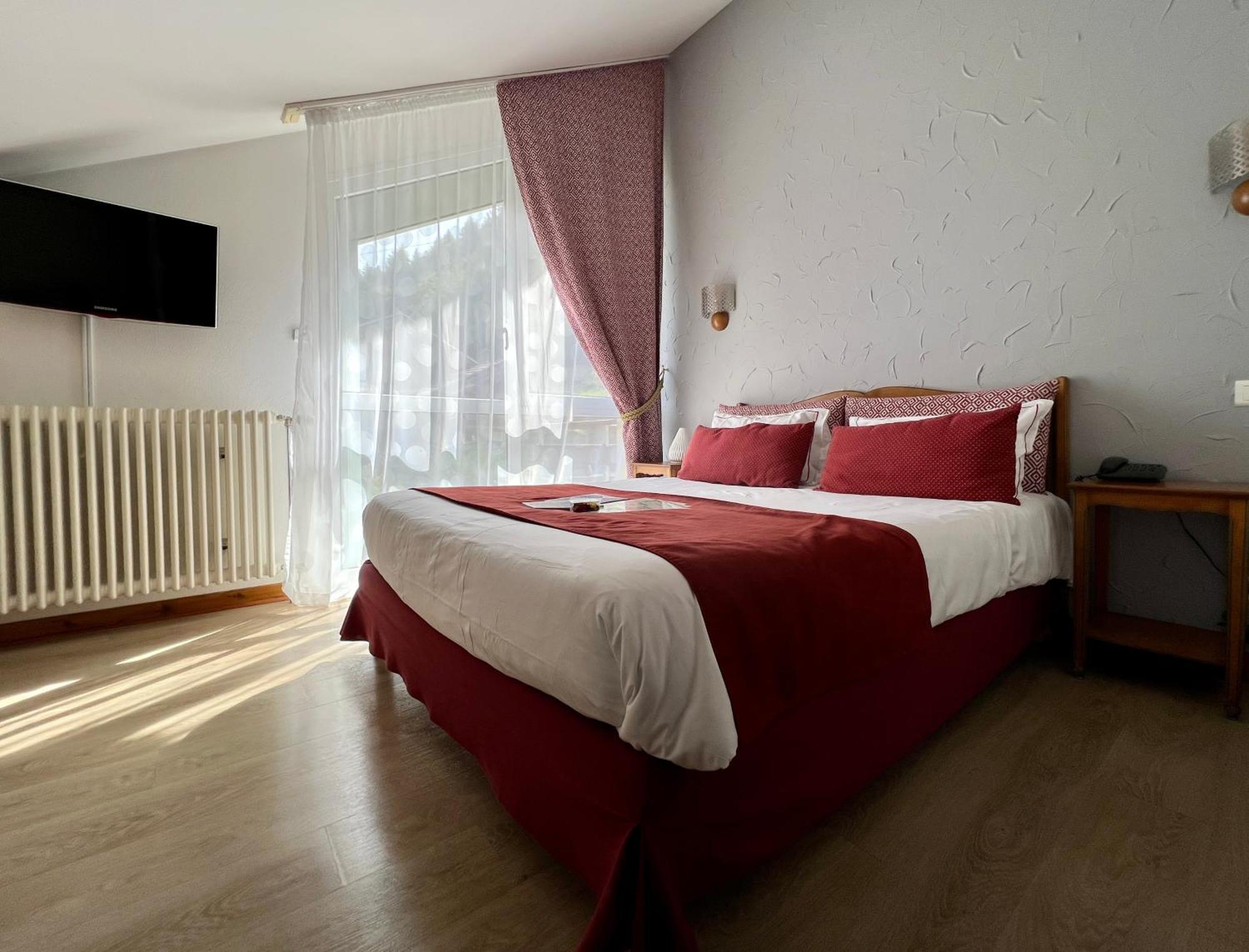 Logis Hotel, Chalets Et Restaurant Les Chatelmines La Bresse Luaran gambar