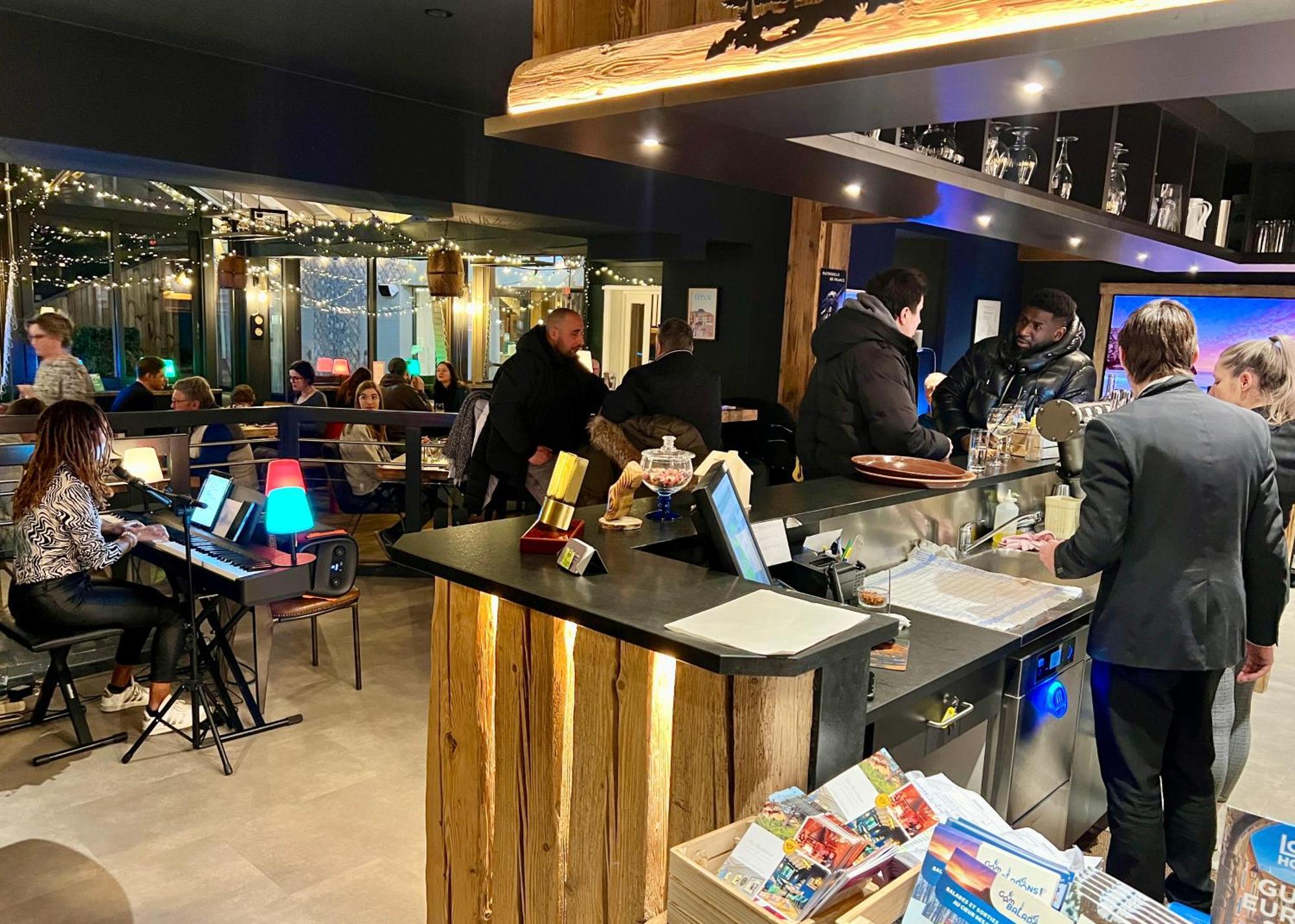 Logis Hotel, Chalets Et Restaurant Les Chatelmines La Bresse Luaran gambar
